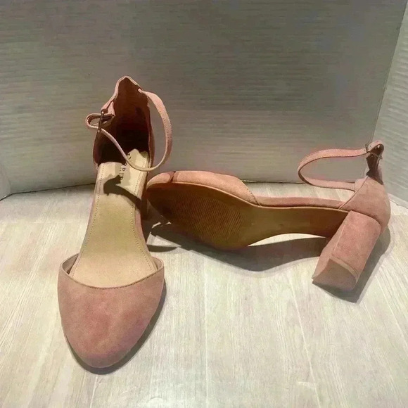 TORRID Mauve Pink Suede-Like Block Heel Ankle Strap Almond Toe Size 10 W - Picture 3 of 7